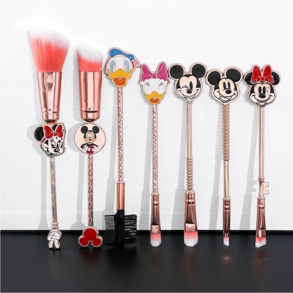 Disney Mickey and Friends Makeup Brush Set - Picture 13 of 13